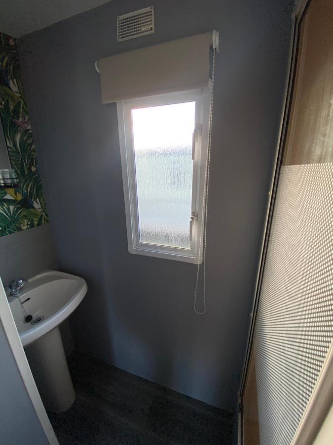 Seaview 190 - Ingoldmells - Pet Friendly, Wifi, Bed Linen - Close To Beach And Fantasy Island - Meadow Lakes Caravan & Lodge Hire Exterior photo